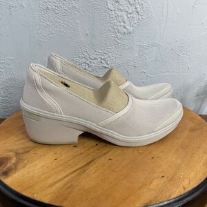 Bzees Heels Womens 9M Beige Block Heel Casual Classic Modern Minimalist Chic